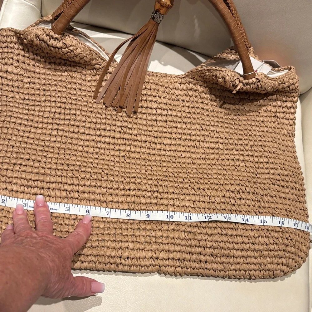 NWT Tommy Bahama Tan Woven Shoulder Bag with Brown Leather Handle - Picture 7 of 8